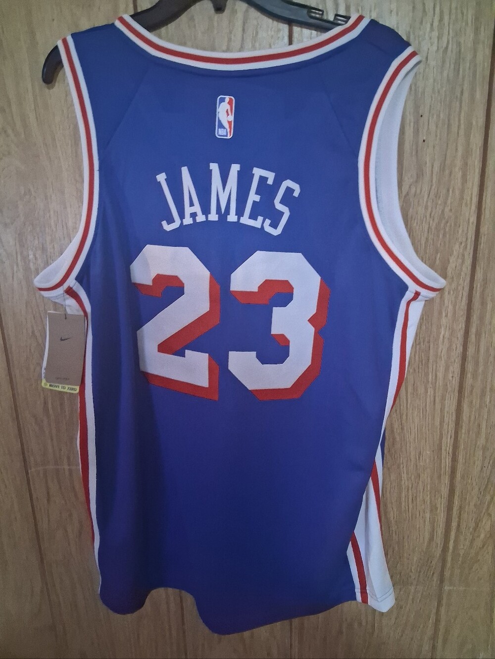Mystery Sports Card With Lebron James Philadelphia 76ers Icon XL Jersey